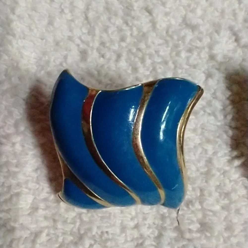 Goldtone blue clip earrings square